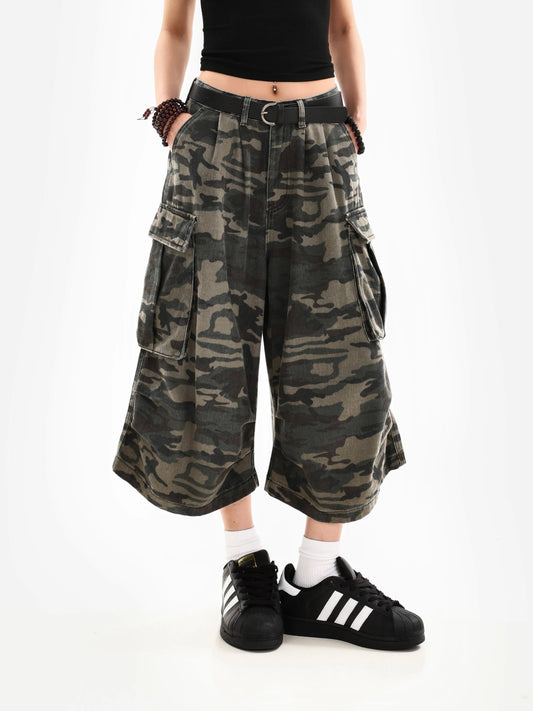 Tracie Camo Ankle Jorts