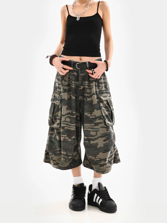 Tracie Camo Ankle Jorts